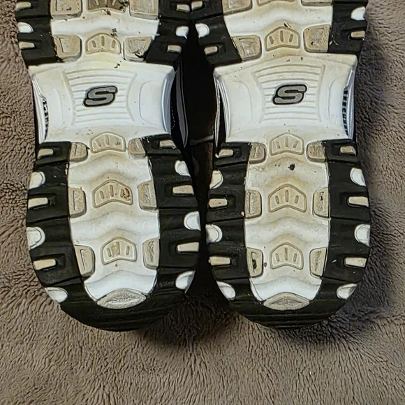 Skechers Women's D'Lites Fan Girl Sneakers - Picture 7 of 14